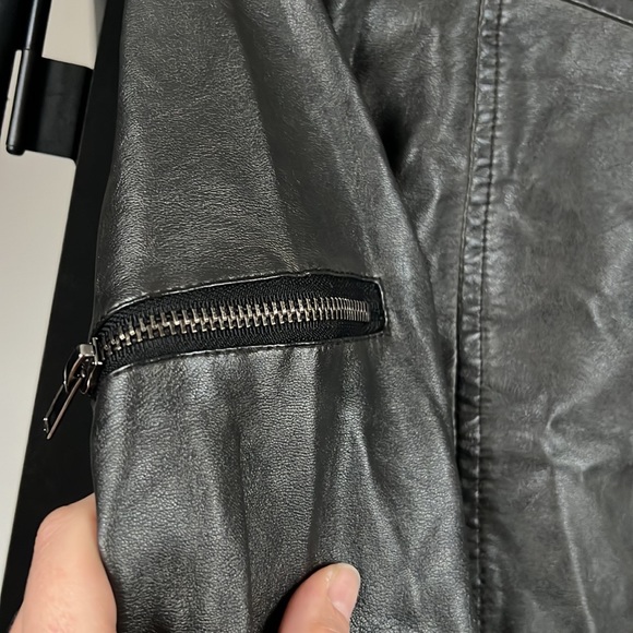 Thread & Supply leather jacket!🤎 - Picture 9 of 11